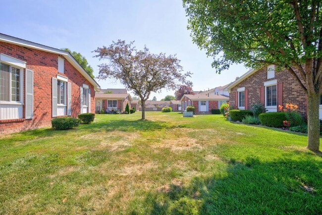 Building Photo - 26070 N Lake Dr