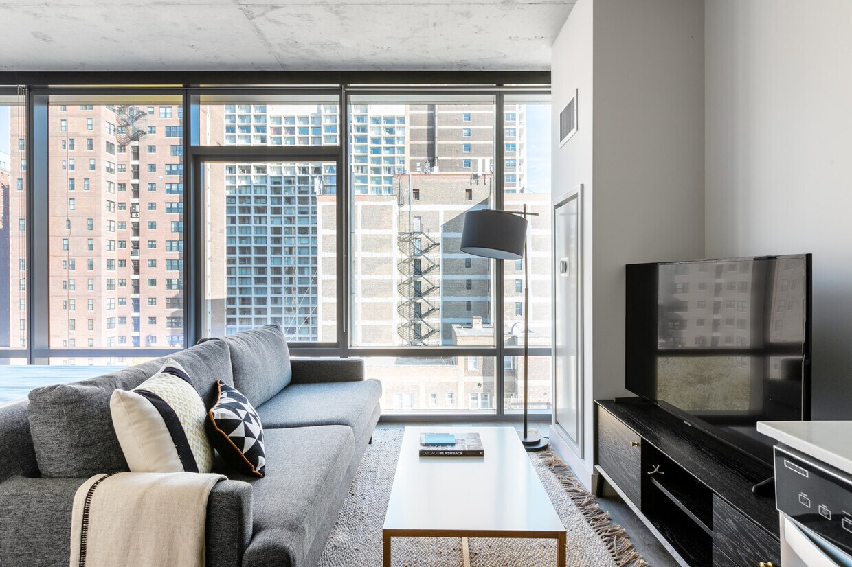 Foto principal - Four50, 450 W Belmont Ave