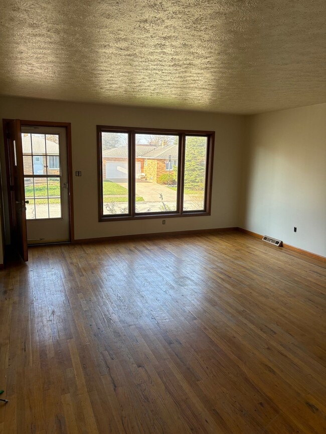 Photo - 2921 Woodlawn Dr House