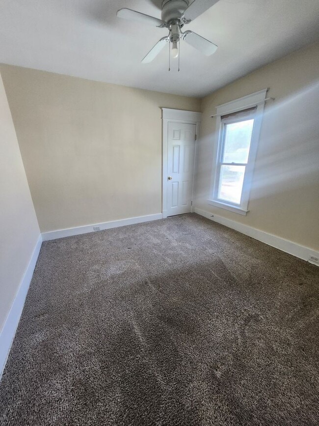 Building Photo - Upper 2 bedroom lower west side