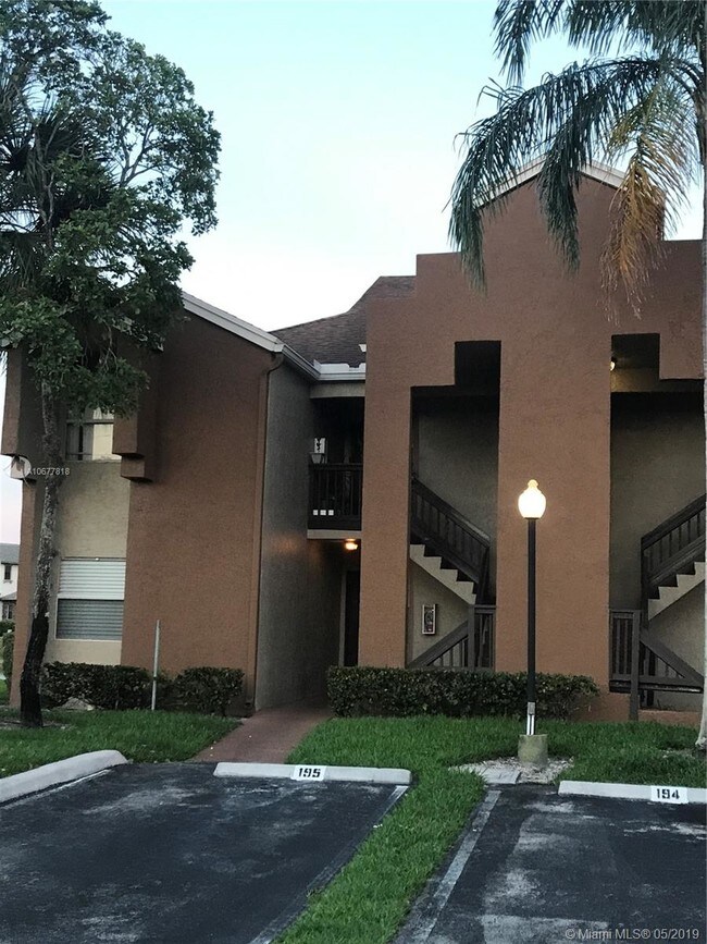 Foto del edificio - 825 SW 113th Way