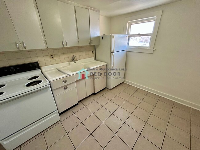 Building Photo - 412 8th St N