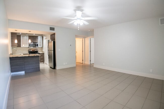 Building Photo - 64 Isle of Venice Dr