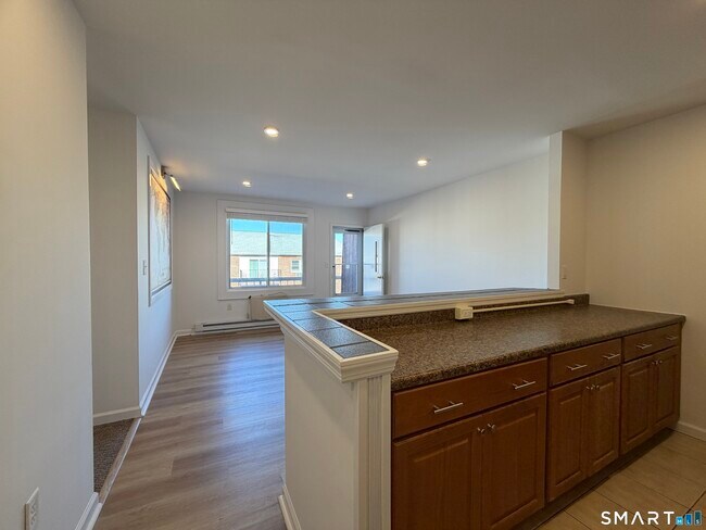 Foto del edificio - 69 Cove Rd