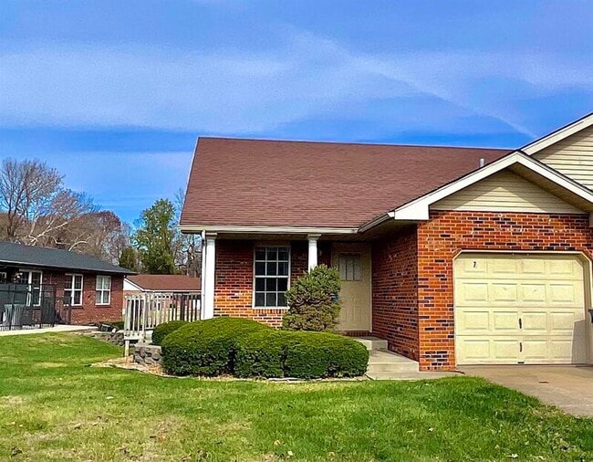 7 S Cherry Hills, Edwardsville, IL 62025 Condo for Rent in Edwardsville, IL