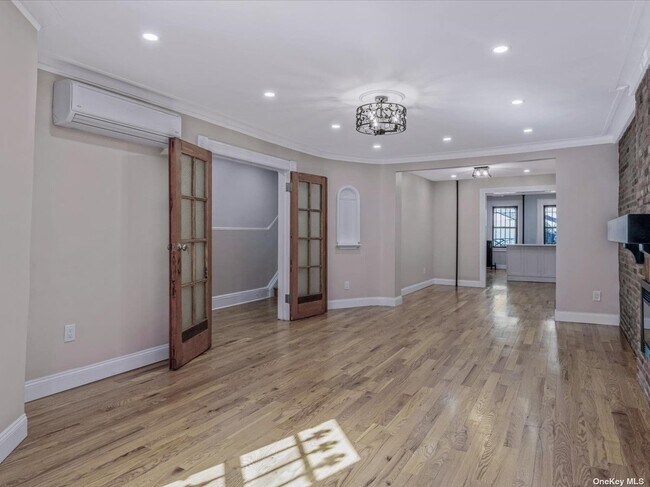 Building Photo - 643 Decatur St