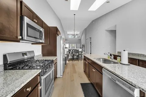 Building Photo - 10824 Walnut Dr