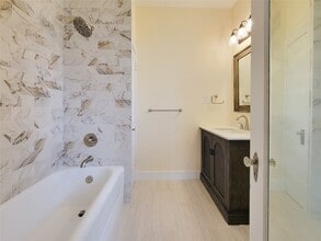 Building Photo - 1502 S Market St