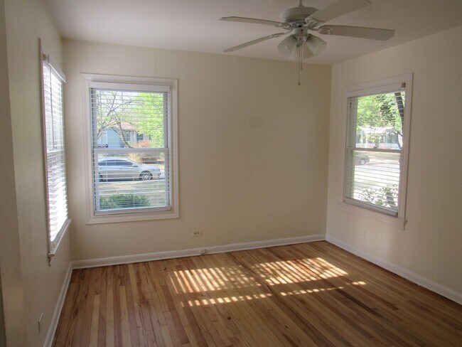 Foto del edificio - TERRELL HEIGHTS COTTAGE
