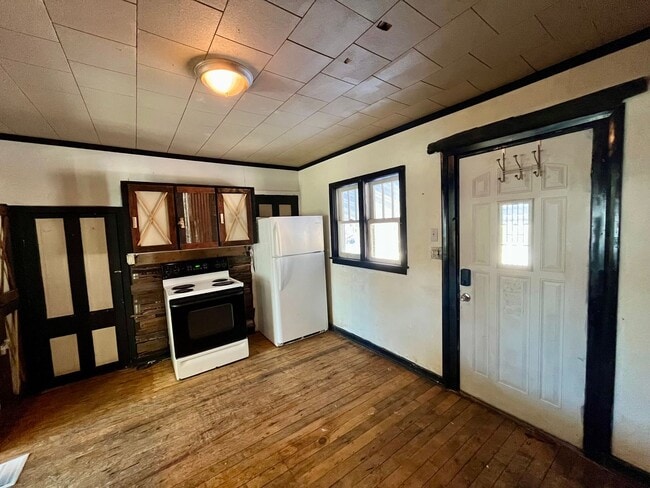 Building Photo - 602 N Genesee St