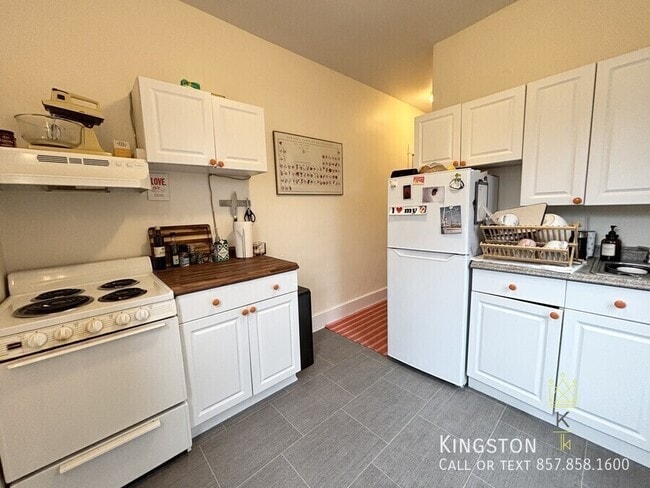 Building Photo - 122 Babcock St