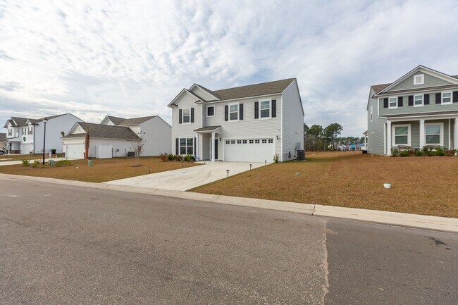 Building Photo - Welcome to the desirable Berkshire Forest!