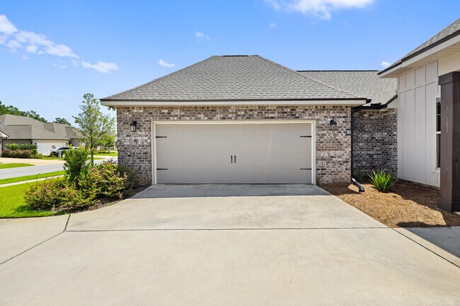 Foto del edificio - 212 Blaze Blvd