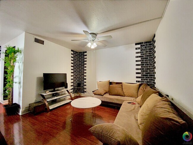 Photo - 4611 W North B St Apartments