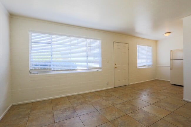 Building Photo - 2606 E Glenrosa Ave