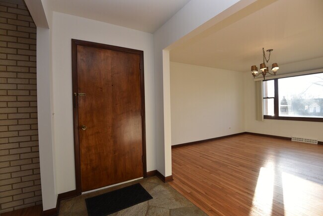 Building Photo - 1636 McGovern St
