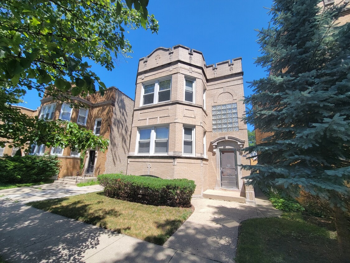 5719 N Campbell Ave Unit 2, Chicago, IL 60659 Apartments in Chicago