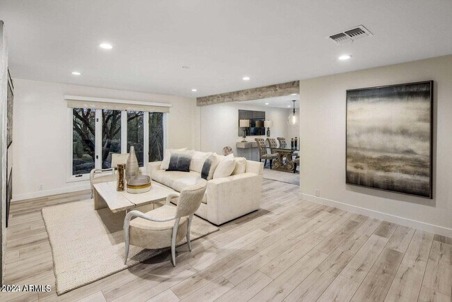 Building Photo - 4343 E Desert Crest Dr