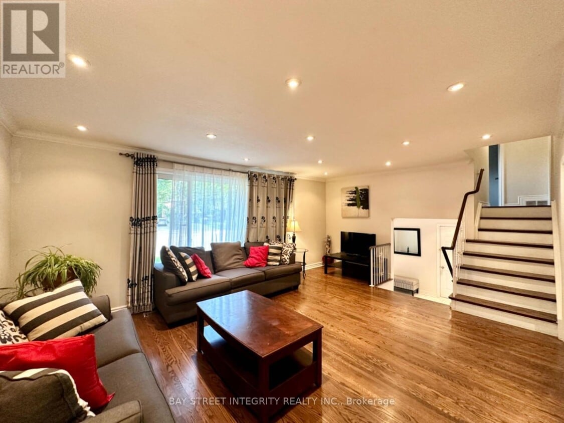 Primary Photo - 35 Lailey Crescent