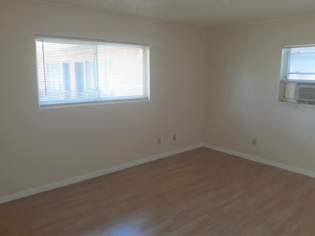 Building Photo - 1135 Woodland Avenue NE
