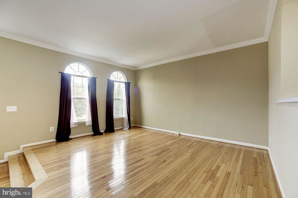 6808 Cedar Loch Ct, Centreville, VA 20121 Townhouse for Rent in