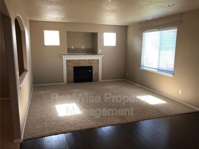 Foto del edificio - 2350 NW Hazelwood Ave