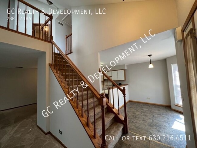Building Photo - ***END UNIT / 2 BDRM + LOFT / 2.5 BTH / AT...