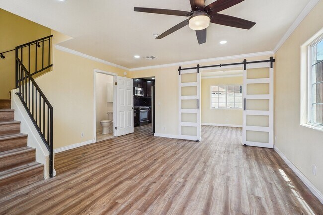 Foto del edificio - 5248 N Gareloch Ave