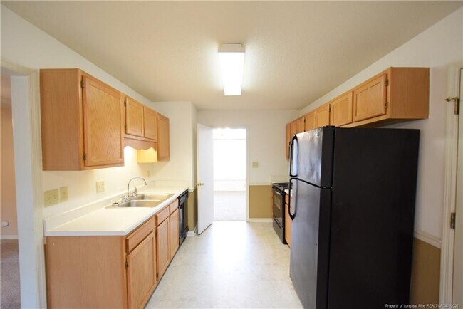 Foto del edificio - 1328 Butterwood Cir