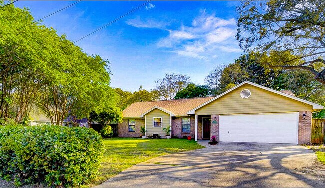 Building Photo - 1174 Bay Ct