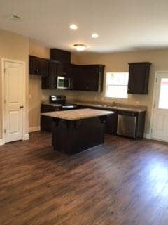 Foto del edificio - 7358 School House Ln