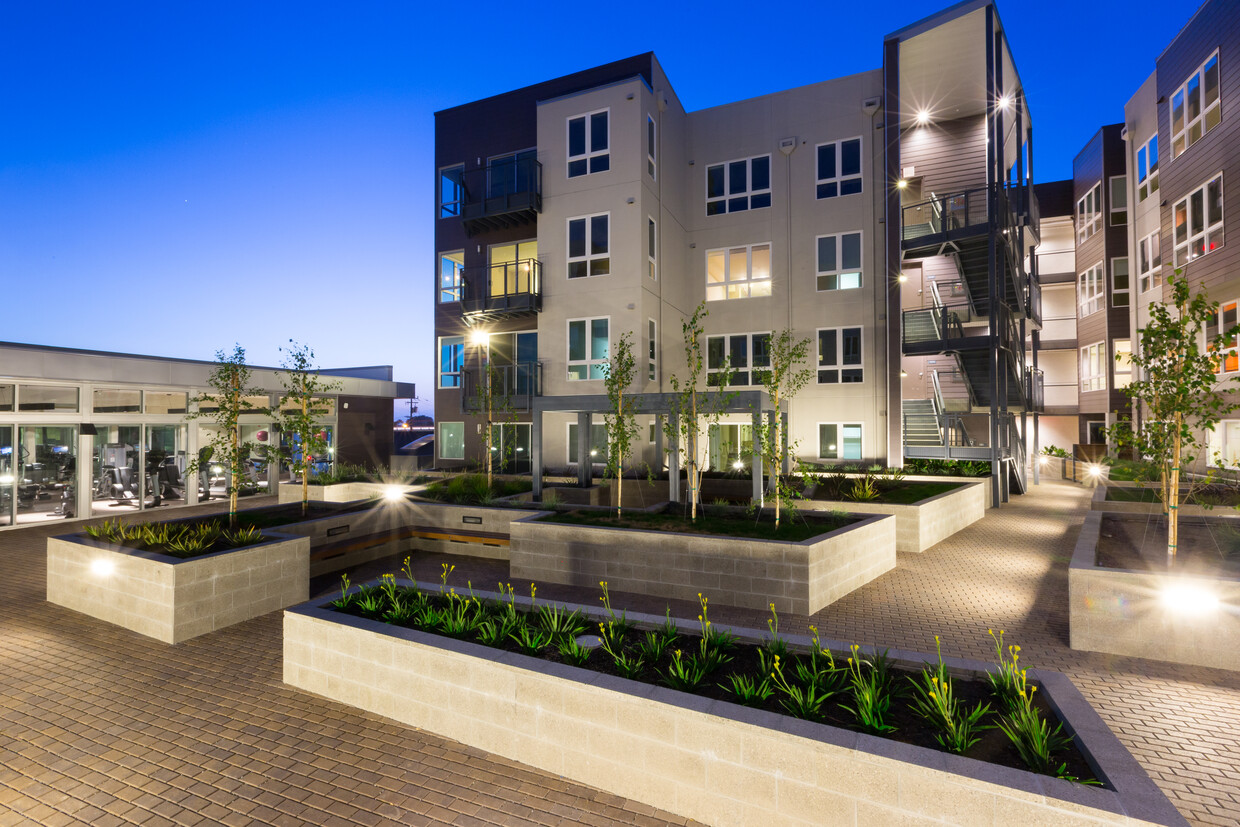 Courtyard - Viewpoint