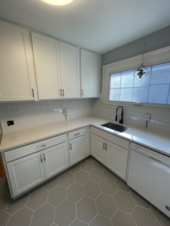 Building Photo - Cliffside Apartments