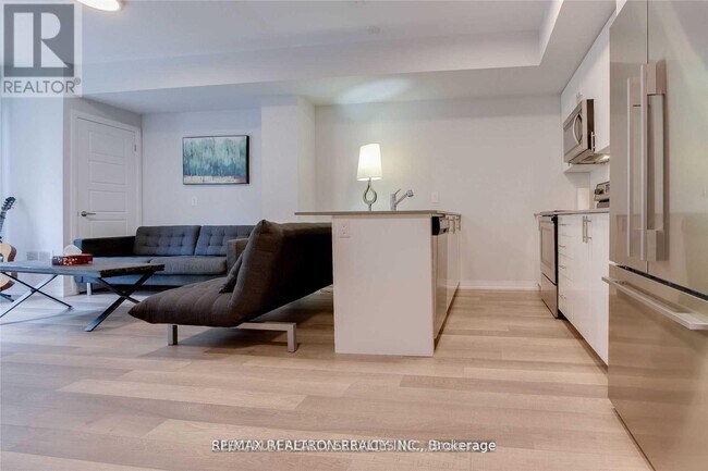 Photo du bâtiment - 1200 Main St E