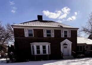 Building Photo - 560 Front St