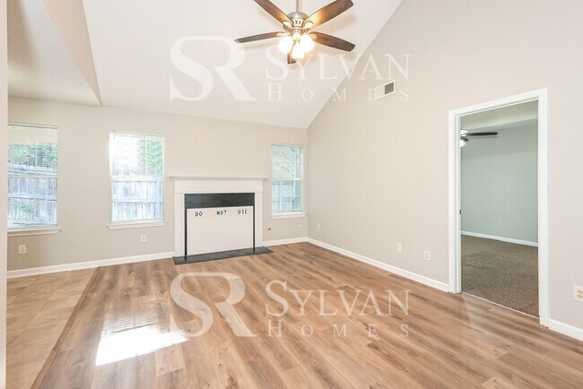 Foto del edificio - Lease today! No extra charge for contentme...