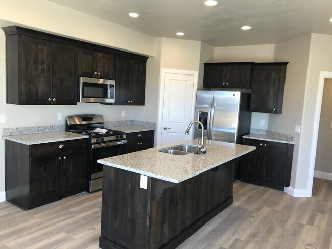 Foto del edificio - "Spacious 4-Bedroom Townhouse in Hurricane...