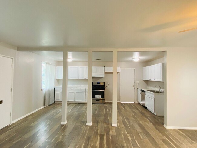Foto del edificio - $1,995 Gettysburg & Fresno Street, 4 bedro...