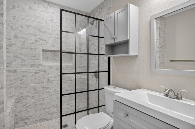 Foto del edificio - 4806 W University Blvd