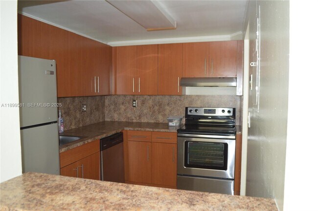 Foto del edificio - 303 Racquet Club Rd