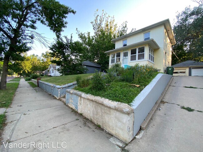 Foto del edificio - 3 br, 1.5 bath House - 2107 S Grange Ave