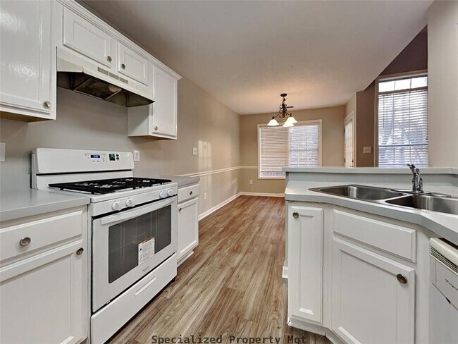 Building Photo - 1397 Buckingham Dr