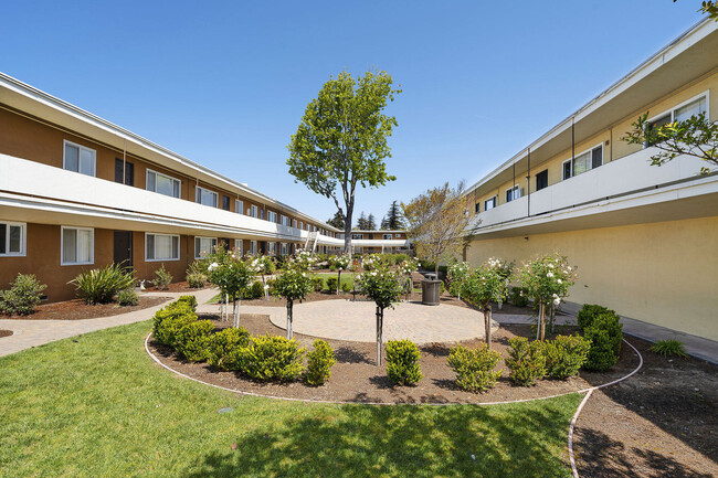 Building Photo - Garden Court Apartments