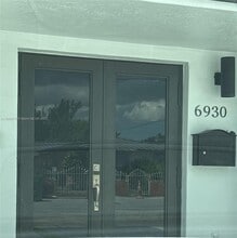 Building Photo - 6930 SW 22nd St
