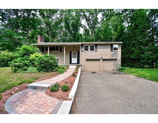 Primary Photo - 10 Blackberry Ln