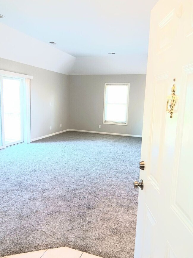 Foto del edificio - Spacious Condo with Modern Comforts
