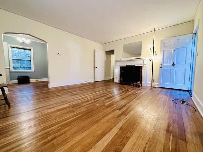 Building Photo - 312 Greenwood Dr