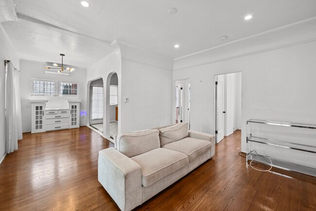 Foto del edificio - 647 N Spaulding Ave