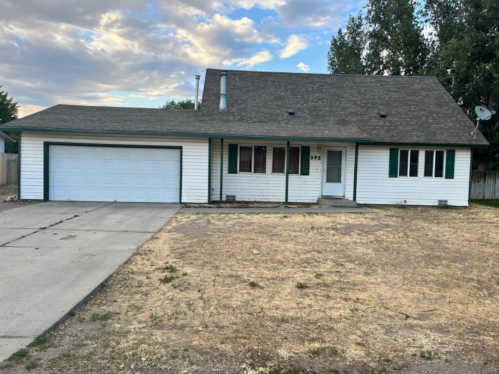 325 NW Wilson Cir, Mountain Home, ID 83647 House Rental in Mountain