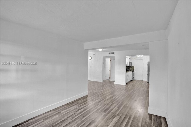 Foto del edificio - 2100 Service Rd